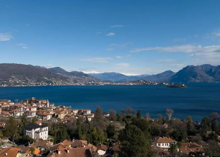 In With Maggiore Views *